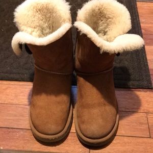 Bailey button chestnut uggs